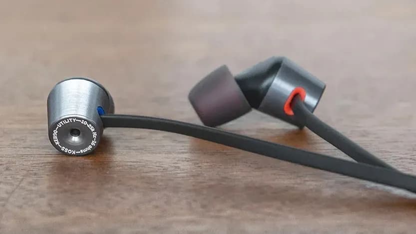 Jakie słuchawki przewodowe douszne wybrać, aby nie żałować zakupu?