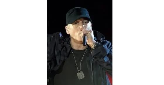 Eminem ile ma wzrostu? Zaskakujące różnice w danych o jego wysokości