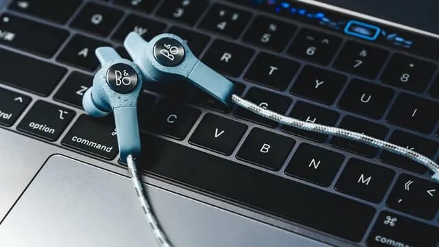 Jak podłączyć słuchawki z mikrofonem - uniknij najczęstszych błędów